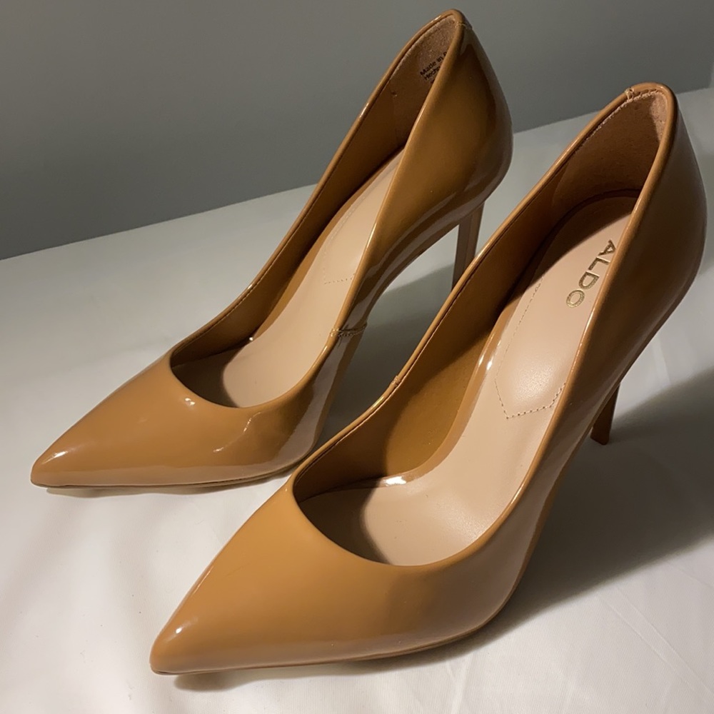 Aldo Patent Leather Beige Heel sz 36